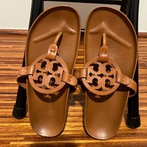 Tory Burch sandal, Size 6,5. Almost new.